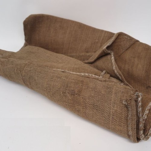 Eine aufgerollter Jute-Sack