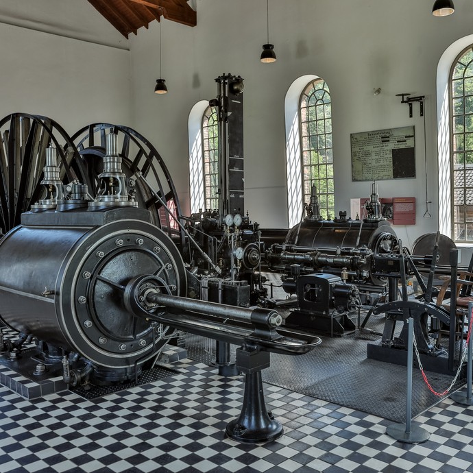 Dampffördermaschine im Maschinenhaus (vergrößerte Bildansicht wird geöffnet)