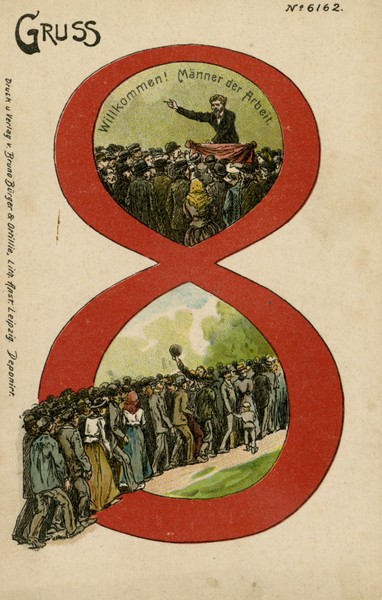 Postkarte mit einer roten 8 und historischen Fotos von protestierenden Menschen