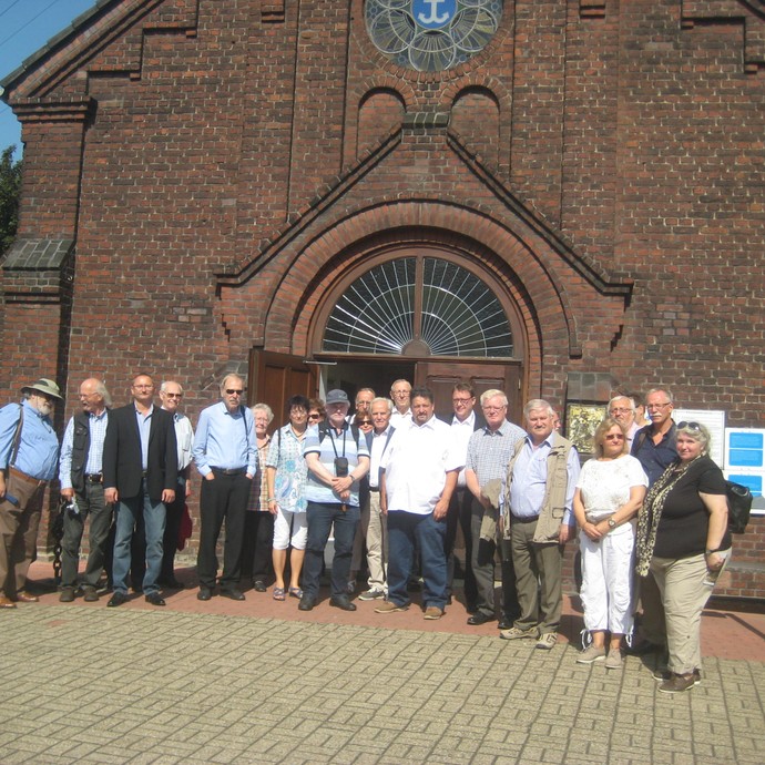 Treffen vor der Friedenskirche am Schiffshebewerk 2016 (vergrößerte Bildansicht wird geöffnet)